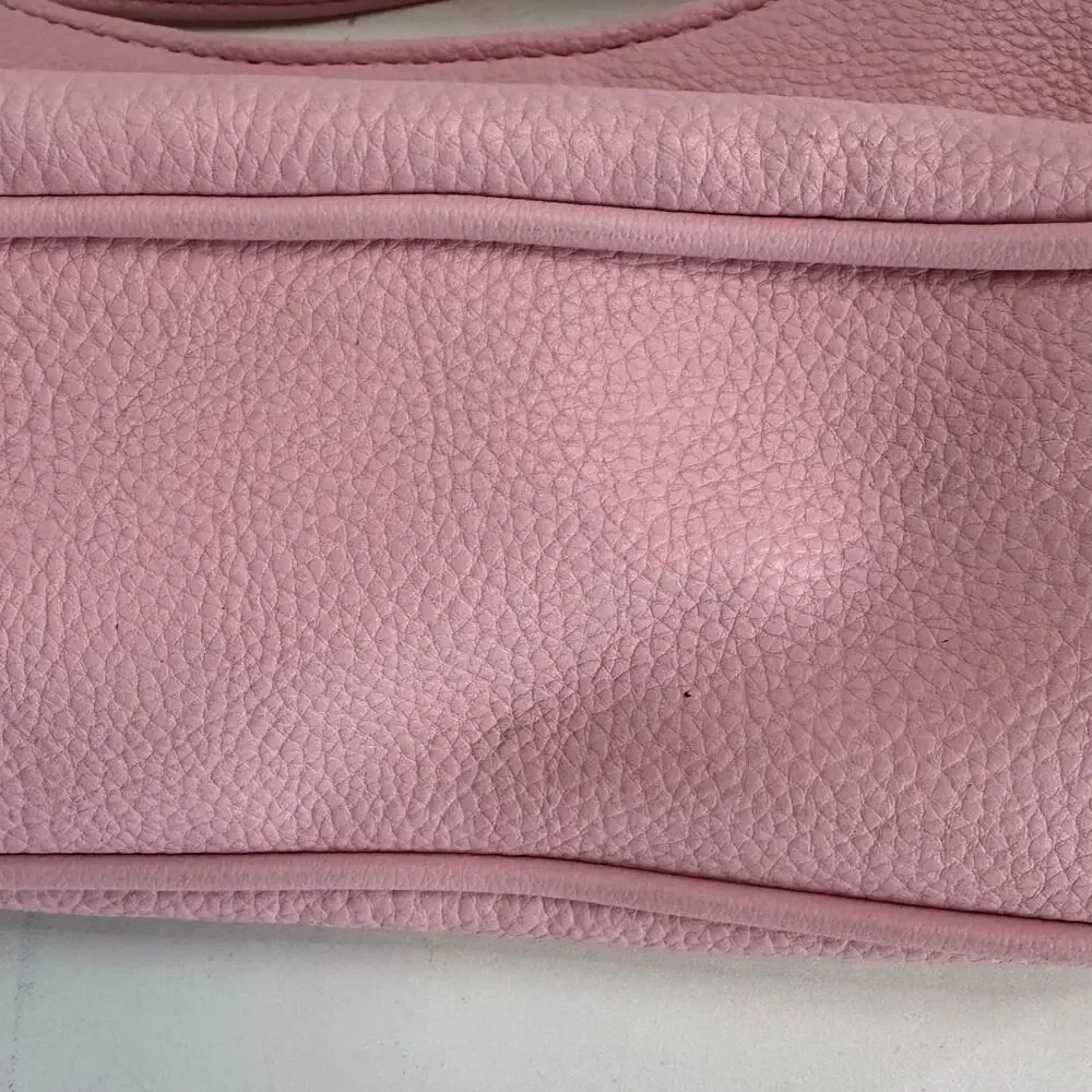 Juicy Couture Shoulder Bag Dusty Blush Gold Name Logo Chain Pebbled